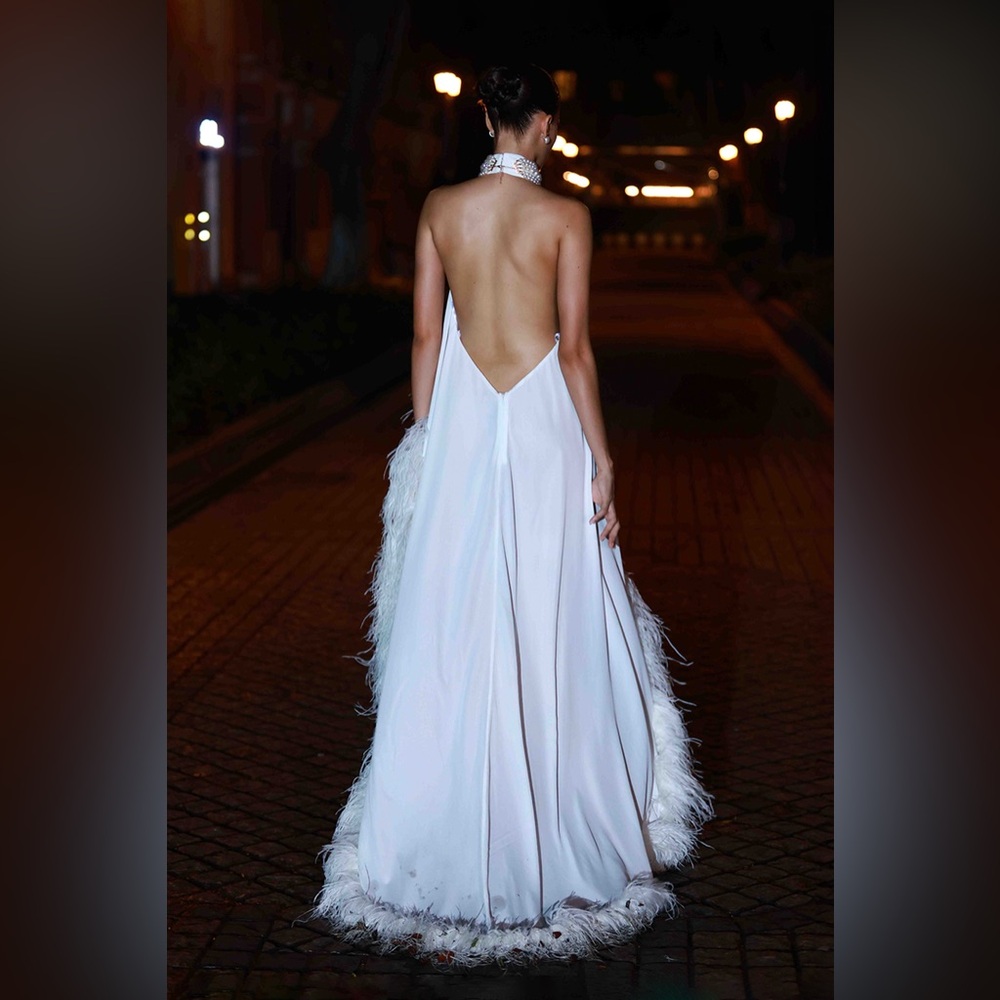Bronx & Banco White Madeline Halter Neck Ostrich Feather Backless Gown XS NWOT - Picture 4 of 17